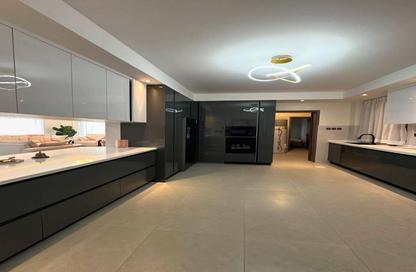 Villa - 4 Bedrooms - 4 Bathrooms for sale in Royal City - Sheikh Zayed Compounds - Sheikh Zayed City - Giza