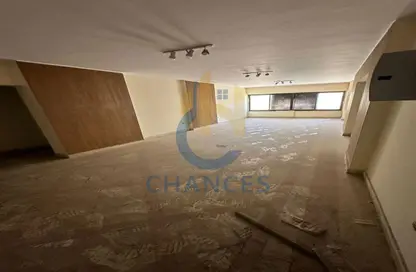Apartment - 3 Bedrooms - 2 Bathrooms for sale in Al Horreya Square - Maadi - Hay El Maadi - Cairo