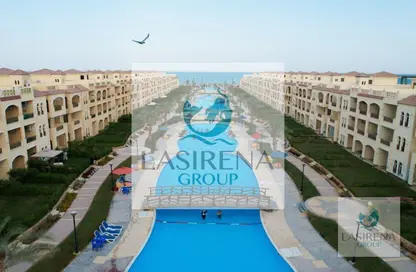 Chalet - 2 Bedrooms - 2 Bathrooms for sale in Lasirena Palm Beach - Al Ain Al Sokhna - Suez