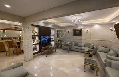 شقة - 3 غرف نوم - 2 حمامات للبيع في شارع احمد حشمت - الزمالك - القاهرة