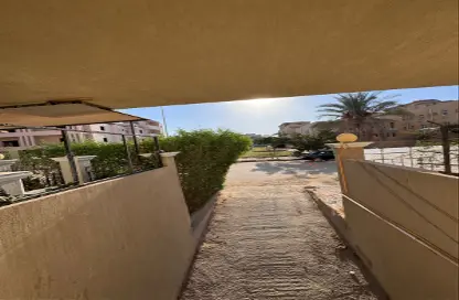 Apartment - 3 Bedrooms - 2 Bathrooms for sale in 3rd Neighborhood - 3rd District East - Shorouk City - Cairo