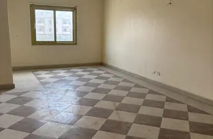 Apartment - 3 Bedrooms - 3 Bathrooms for rent in Area B - Ganoob El Acadimia - New Cairo City - Cairo