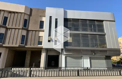 عيادة - استوديو - 3 حمامات للايجار في فى90 - شارع التسعين الشمالي - التجمع الخامس - مدينة القاهرة الجديدة - القاهرة