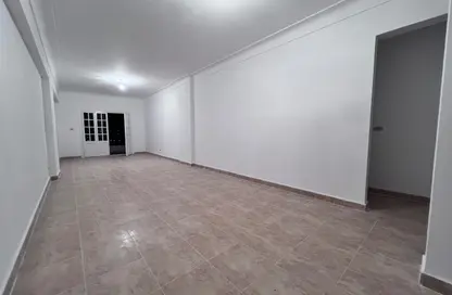 شقة - 3 غرف نوم - 1 حمام للبيع في شارع توت عنخ امون - سموحة - حي شرق - الاسكندرية