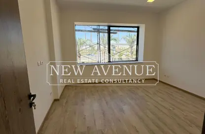 Office Space - Studio - 1 Bathroom for rent in Lake View Residence - 5th Settlement Compounds - The 5th Settlement - New Cairo City - Cairo