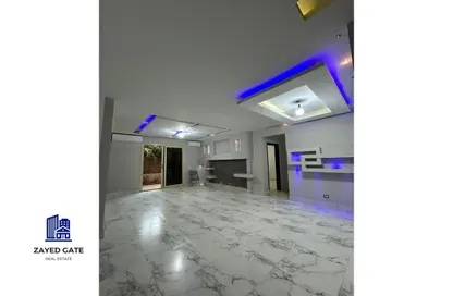 شقة - 3 غرف نوم - 2 حمامات للايجار في الحي الثامن - الشيخ زايد - الجيزة