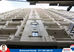 Apartment - 3 Bedrooms - 2 Bathrooms for sale in Abdel Moneim Al Dalel St. - Tharwat - Hay Sharq - Alexandria