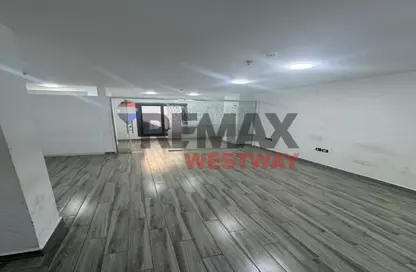 Office Space - Studio - 1 Bathroom for rent in The Gate Plaza Mall - 10th District - Sheikh Zayed City - Giza