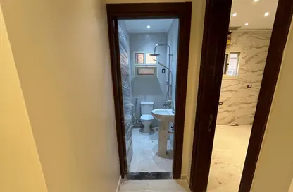 شقة - 3 غرف نوم - 2 حمامات للبيع في شارع ابراهيم نوار - المنطقة السادسة - مدينة نصر - القاهرة