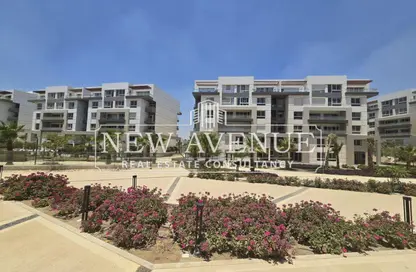 Apartment - 2 Bedrooms - 3 Bathrooms for sale in The Residences - Hyde Park - New Cairo City - Cairo