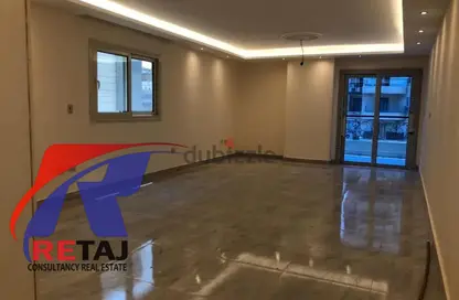 Apartment - 3 Bedrooms - 3 Bathrooms for rent in Moez Al Dawla St. - 6th Zone - Nasr City - Cairo