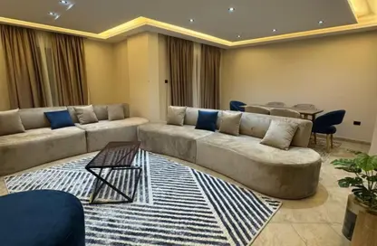 شقة - 3 غرف نوم - 2 حمامات للايجار في شارع السنترال - الحي الاول - مدينة 6 أكتوبر - الجيزة