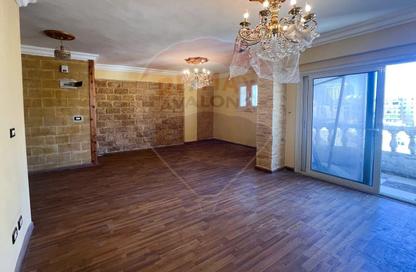 Apartment - 2 Bedrooms - 1 Bathroom for sale in Janaklees - Hay Sharq - Alexandria