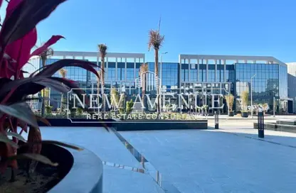 Retail - Studio - 2 Bathrooms for sale in Suez Road - New Cairo City - Cairo