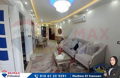Apartment - 3 Bedrooms - 1 Bathroom for sale in Al Kamel St. - Fleming - Hay Sharq - Alexandria