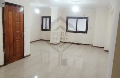 Apartment - 3 Bedrooms - 1 Bathroom for sale in Al Geish Road - Cleopatra - Hay Sharq - Alexandria