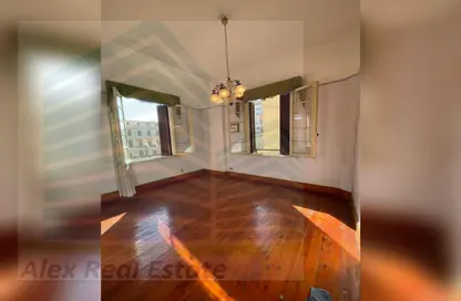Office Space - Studio - 2 Bathrooms for rent in Abd Al Moneim Riad St. - El Mansheya El Gedida - Hay Sharq - Alexandria