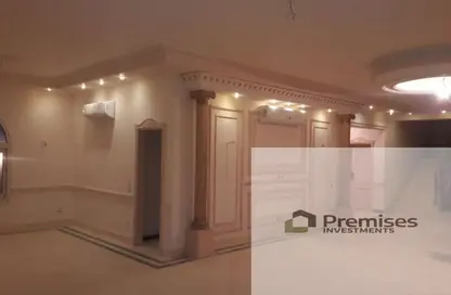 Villa - 5 Bedrooms - 7 Bathrooms for sale in Maxim - The 1st Settlement - New Cairo City - Cairo