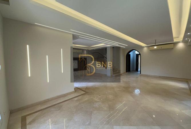 8081210 - Property Image 2