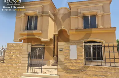 Villa - 6 Bedrooms - 4 Bathrooms for sale in Royal Meadows - Sheikh Zayed Compounds - Sheikh Zayed City - Giza Villa - 6 Bedrooms - 4 Bathrooms for sale in Royal Meadows - Sheikh Zayed Compounds - Sheikh Zayed City - Giza