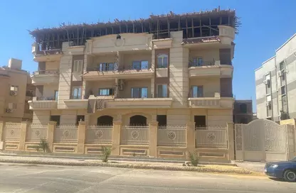 Apartment - 6 Bedrooms - 4 Bathrooms for sale in 8th District - Sheikh Zayed City - Giza