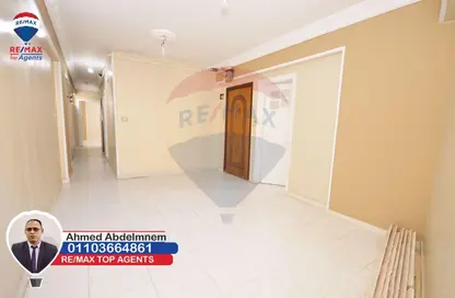 Apartment - 3 Bedrooms - 1 Bathroom for sale in Moharam Bek St. - Moharam Bek - Hay Wasat - Alexandria