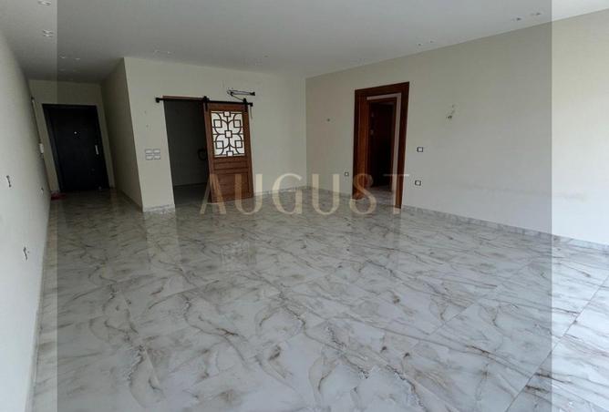 8367400 - Property Image 3