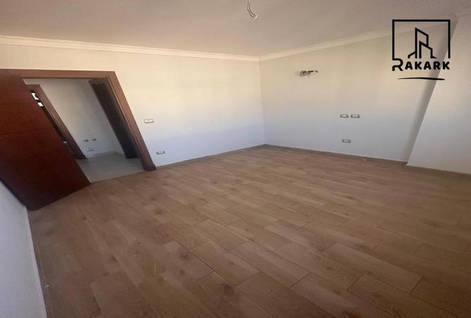 8211568 - Property Image 2