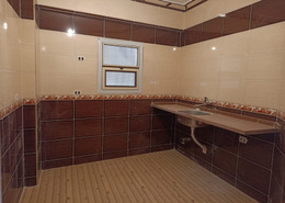 شقة - 3 غرف نوم - 2 حمامات for للبيع in الحي الرابع - مدينة العبور - القليوبية