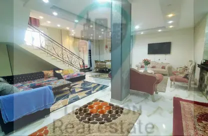 دوبلكس - 5 غرف نوم - 2 حمامات للبيع في الحي السادس - مدينة العبور - القليوبية