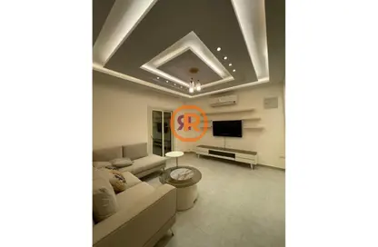 منزل مزدوج - 5 غرف نوم - 5 حمامات للبيع في جولدن جيتس - الهضبة الوسطي - المقطم - القاهرة