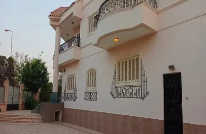 Villa - 6 Bedrooms - 5 Bathrooms for sale in 3rd Neighborhood - 3rd Area - Shorouk City - Cairo