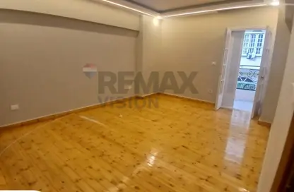 Apartment - 4 Bedrooms - 3 Bathrooms for sale in Mostafa Fahmy St. - Glim - Hay Sharq - Alexandria