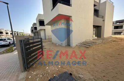 Villa - 4 Bedrooms - 5 Bathrooms for sale in The Crown - Cairo Alexandria Desert Road - 6 October City - Giza
