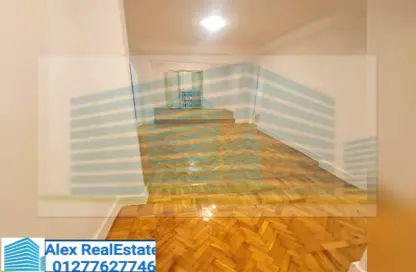 مساحات مكتبية - استوديو - 2 حمامات للايجار في شارع كفر عبده - كفر عبده - رشدي - حي شرق - الاسكندرية