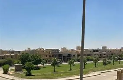 Apartment - 4 Bedrooms - 2 Bathrooms for sale in Area E - Ganoob El Acadimia - New Cairo City - Cairo