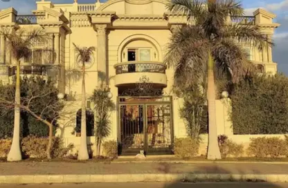 فيلا - 6 غرف نوم - 6 حمامات للبيع في مدينة الشروق - القاهرة