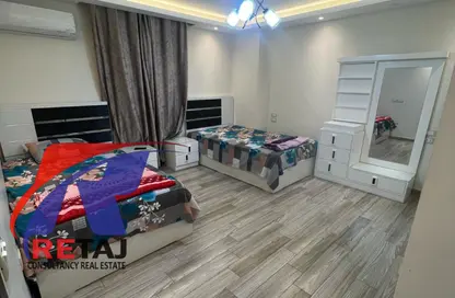 Apartment - 3 Bedrooms - 2 Bathrooms for rent in Moez Al Dawla St. - 6th Zone - Nasr City - Cairo