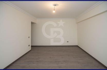 Apartment - 3 Bedrooms - 3 Bathrooms for rent in Shaarawy St. - Laurent - Hay Sharq - Alexandria