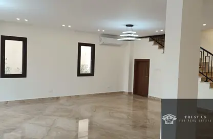 فيلا - 5 غرف نوم - 4 حمامات للايجار في ليفانا - اب تاون كايرو - المقطم - القاهرة