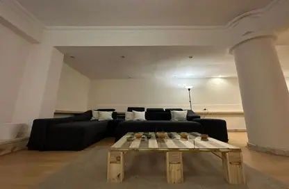 شقة - 2 غرف نوم - 2 حمامات للايجار في شارع الجزيره - الزمالك - القاهرة