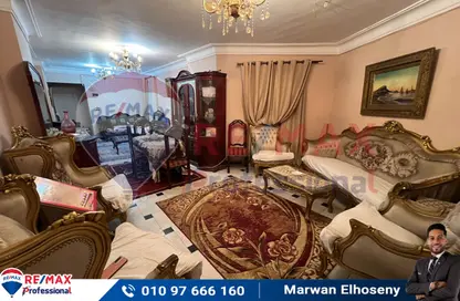 Apartment - 2 Bedrooms - 1 Bathroom for sale in Omar Al Mokhtar St. - Janaklees - Hay Sharq - Alexandria