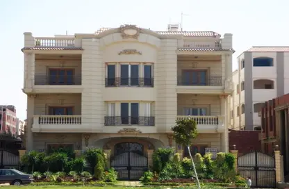 Apartment - 3 Bedrooms - 3 Bathrooms for sale in 8th District - Sheikh Zayed City - Giza