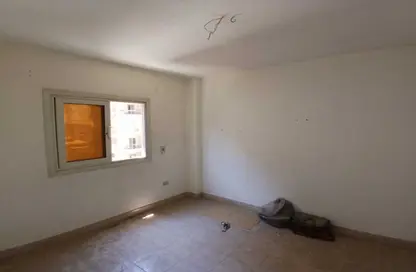 Apartment - 3 Bedrooms - 2 Bathrooms for sale in Zahraa Al Maadi St. - Degla - Hay El Maadi - Cairo