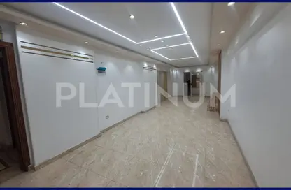 Apartment - 3 Bedrooms - 2 Bathrooms for sale in Doctor Rashwan Hassan St. - Sidi Beshr - Hay Awal El Montazah - Alexandria
