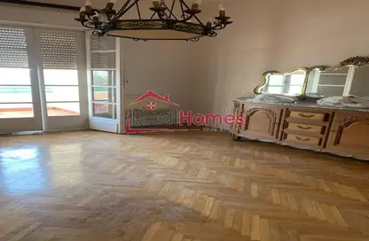 Apartment - 3 Bedrooms - 3 Bathrooms for rent in Al Kamel Mohamed St. - Zamalek - Cairo