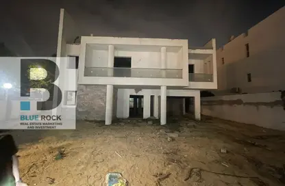 فيلا - 4 غرف نوم - 5 حمامات للبيع في كليوباترا سكوير - محور 26 يوليو - مدينة 6 أكتوبر - الجيزة