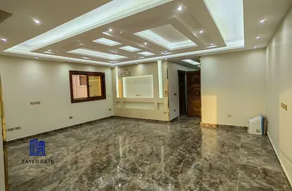 شقة - 3 غرف نوم - 2 حمامات للايجار في الحي السابع - الشيخ زايد - الجيزة