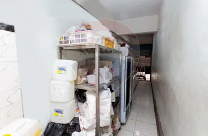 محل تجاري - استوديو - 1 حمام للايجار في كامب شيزار - حي وسط - الاسكندرية