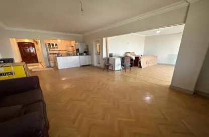 شقة - 2 غرف نوم - 2 حمامات للبيع في شارع الجزيرة الوسطى (شارع يوسف كامل) - الزمالك - القاهرة